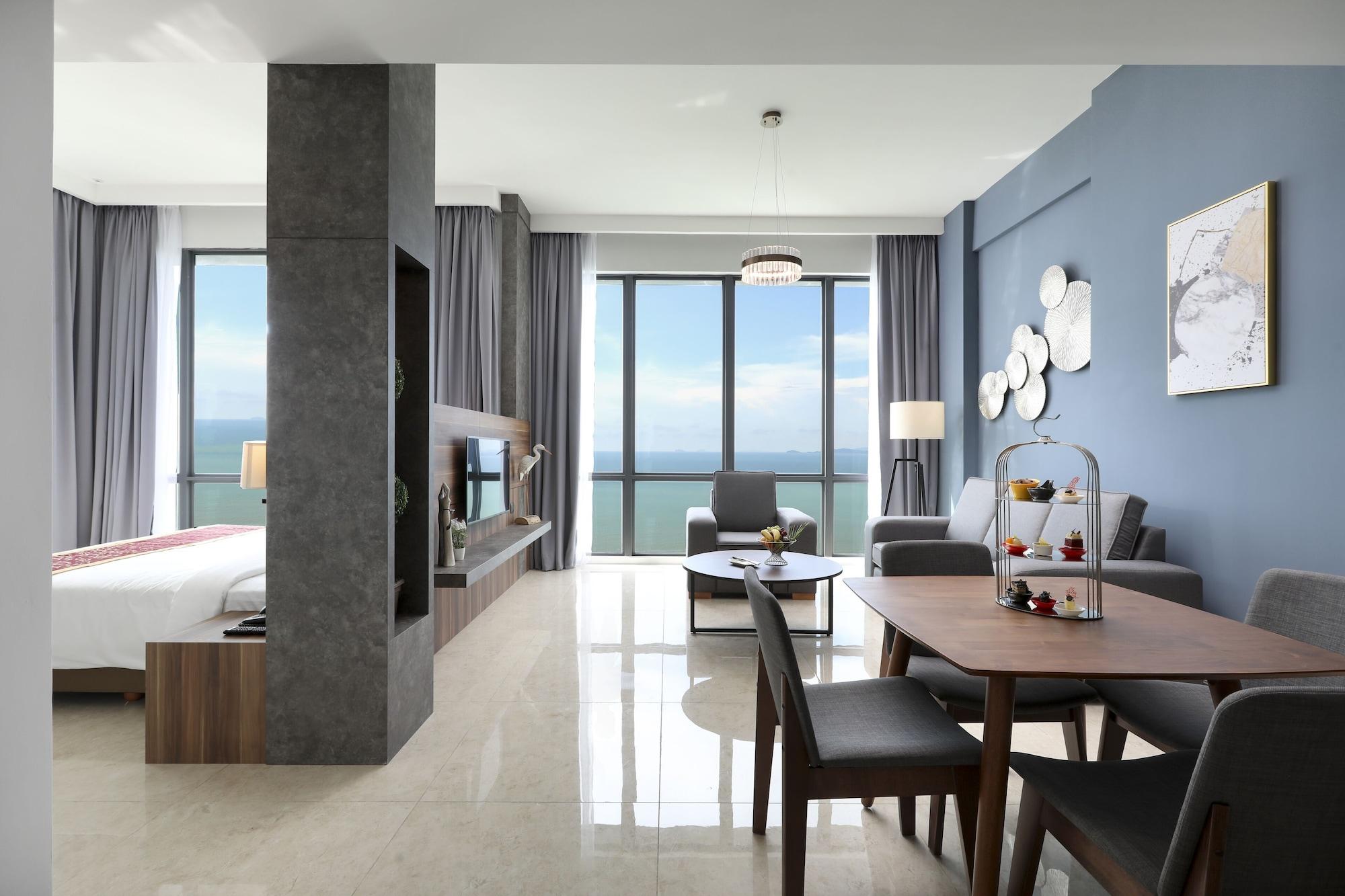 Hotel Hompton By The